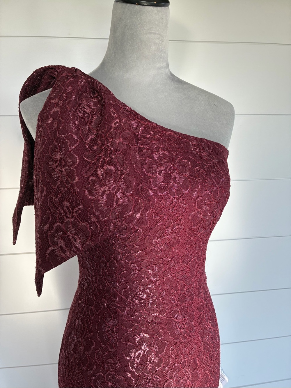 DRESS THE POPULATION LACE
Tiffany ONE SHOULDER BOW
Sheath MIDI DRESS S NWT - Picture 3 of 12